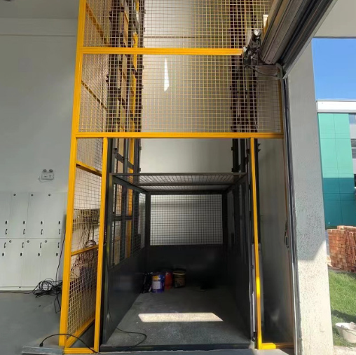 铅山导轨式升降机助力物流园破解运输难题